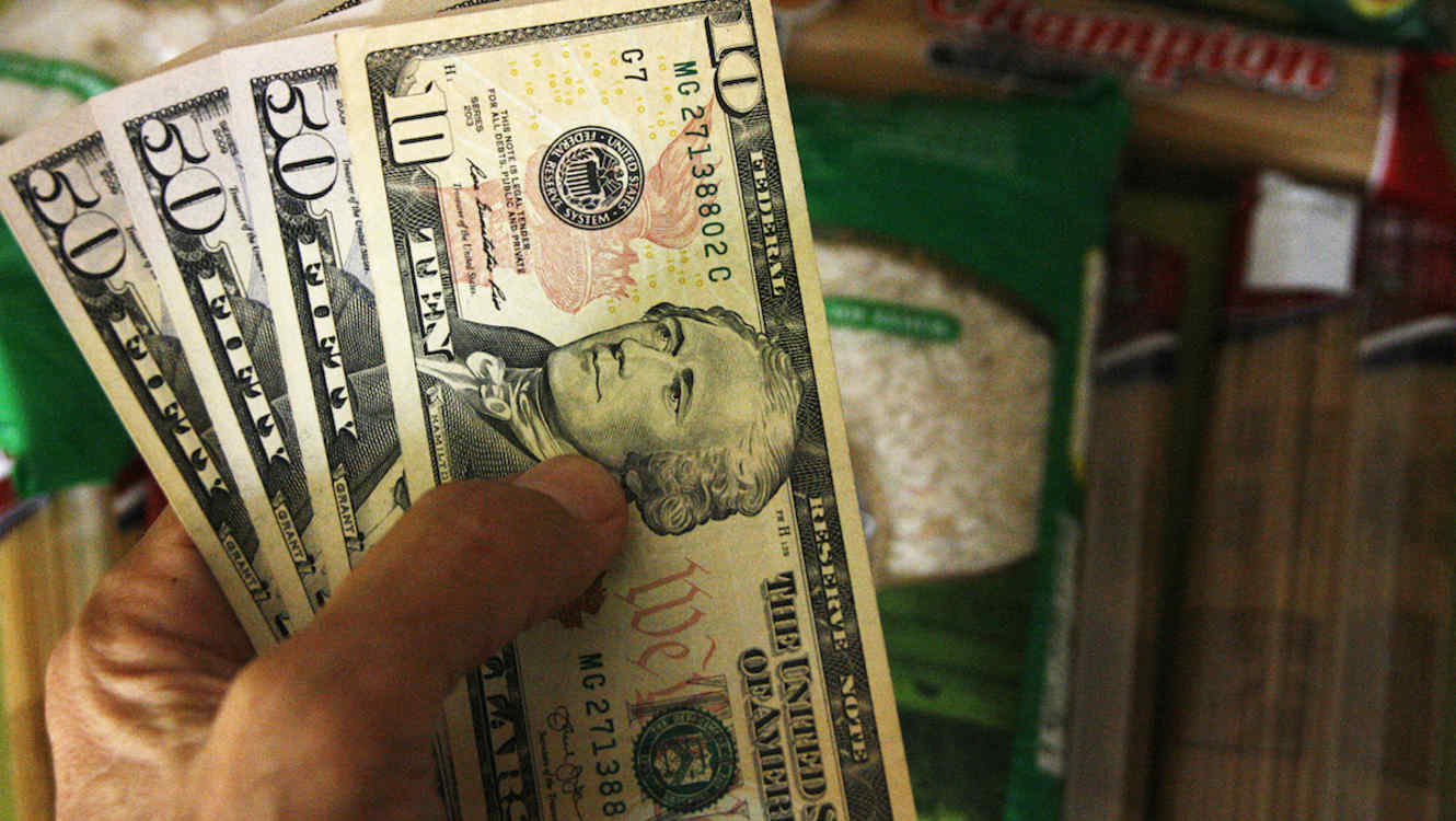 Salario para trabajadores en Nebraska podría subir - Telemundo Nebraska