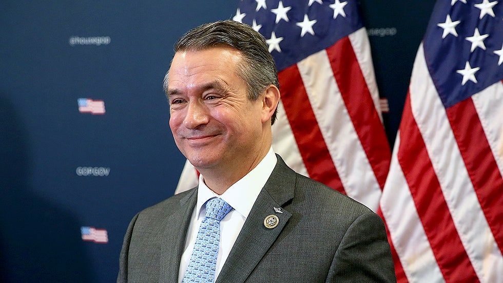 Bacon anuncia la obtención fondos federales para centros de salud comunitarios en Omaha.