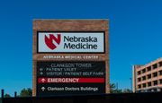 Las empresas de atención médica más grandes de Nebraska requieren vacunas