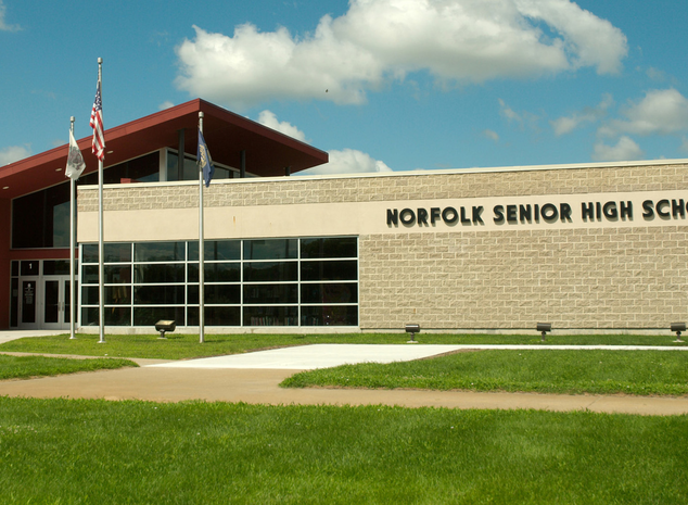 El director de actividades de Norfolk dimite, recuperándose de los efectos del COVID-19 a largo plazo