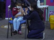 Chile inicia vacunación en escuelas de niños de 6 a 11 años