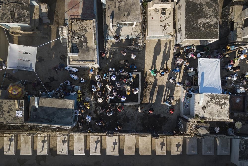 Cientos honran a muertos en festival vudú en Haití