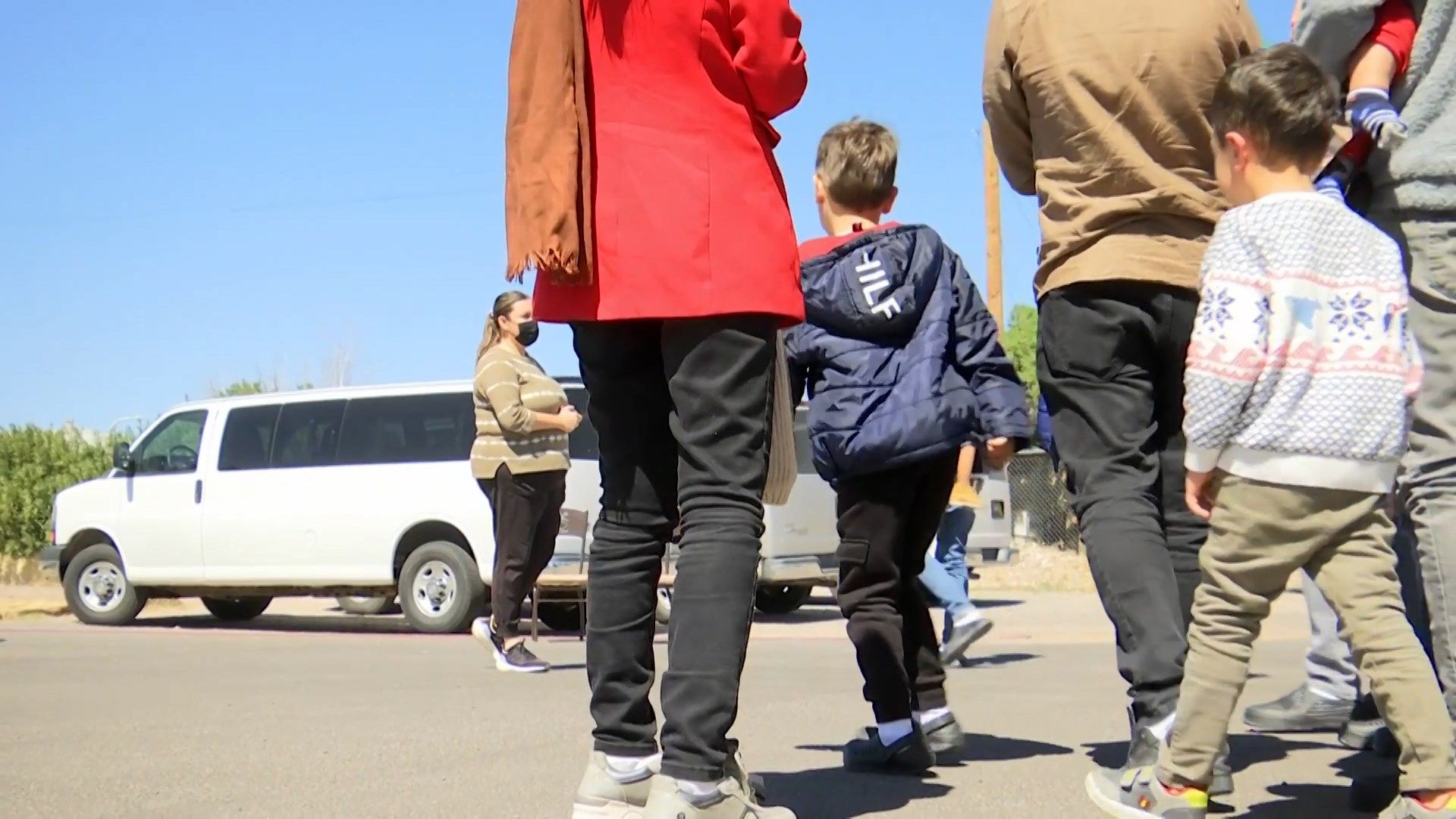 Gobierno de Trump alienta a migrantes que se "autodeporten" a mandar su ubicación y otros datos en la aplicación CBP Home