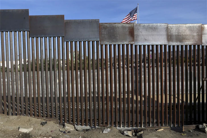 Migrantes se apresuran a llegar a la frontera entre EE.UU. y México antes de que Trump asuma el cargo