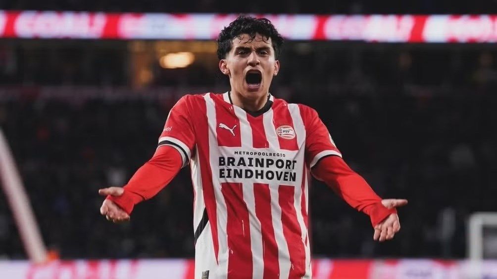 Chivas lanzó oferta a Richard Ledezma del PSV de cara al Apertura 2025