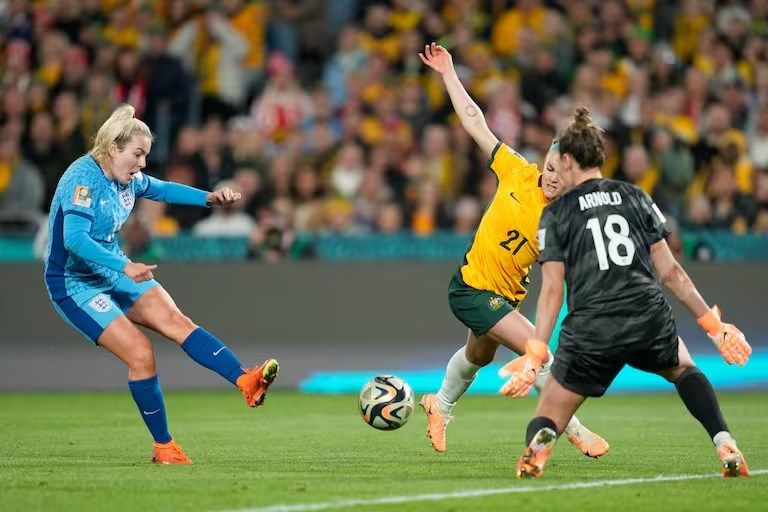 Las mujeres transgénero no podrán jugar en equipos femeninos de futbol en Inglaterra