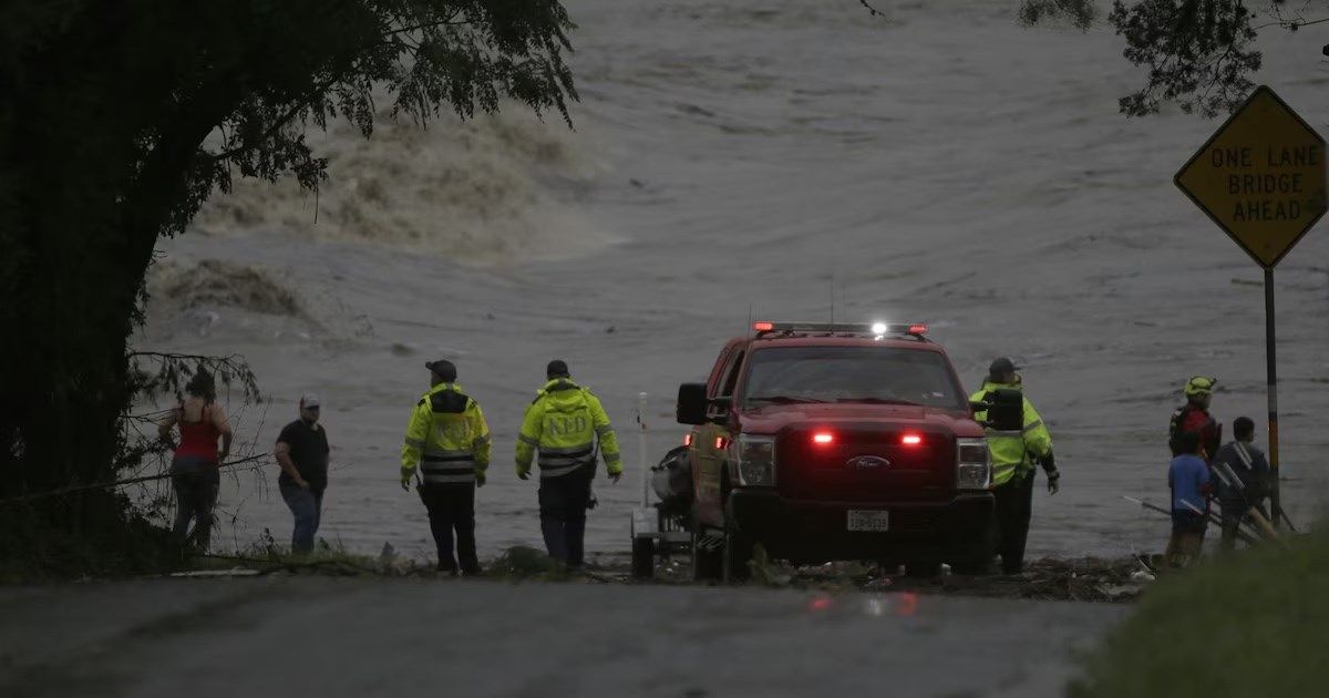 Un ciudadano mexicano murió y otro está desaparecido tras las inundaciones en Texas, confirmó Sheinbaum