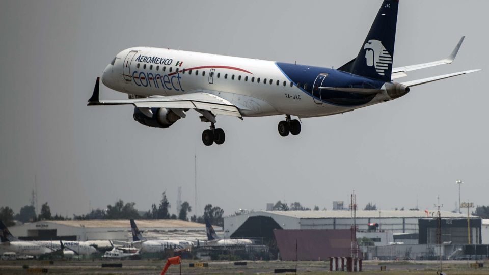 Un avión de Aeroméxico casi aterriza encima de un 737 de Delta Air Lines que despegaba