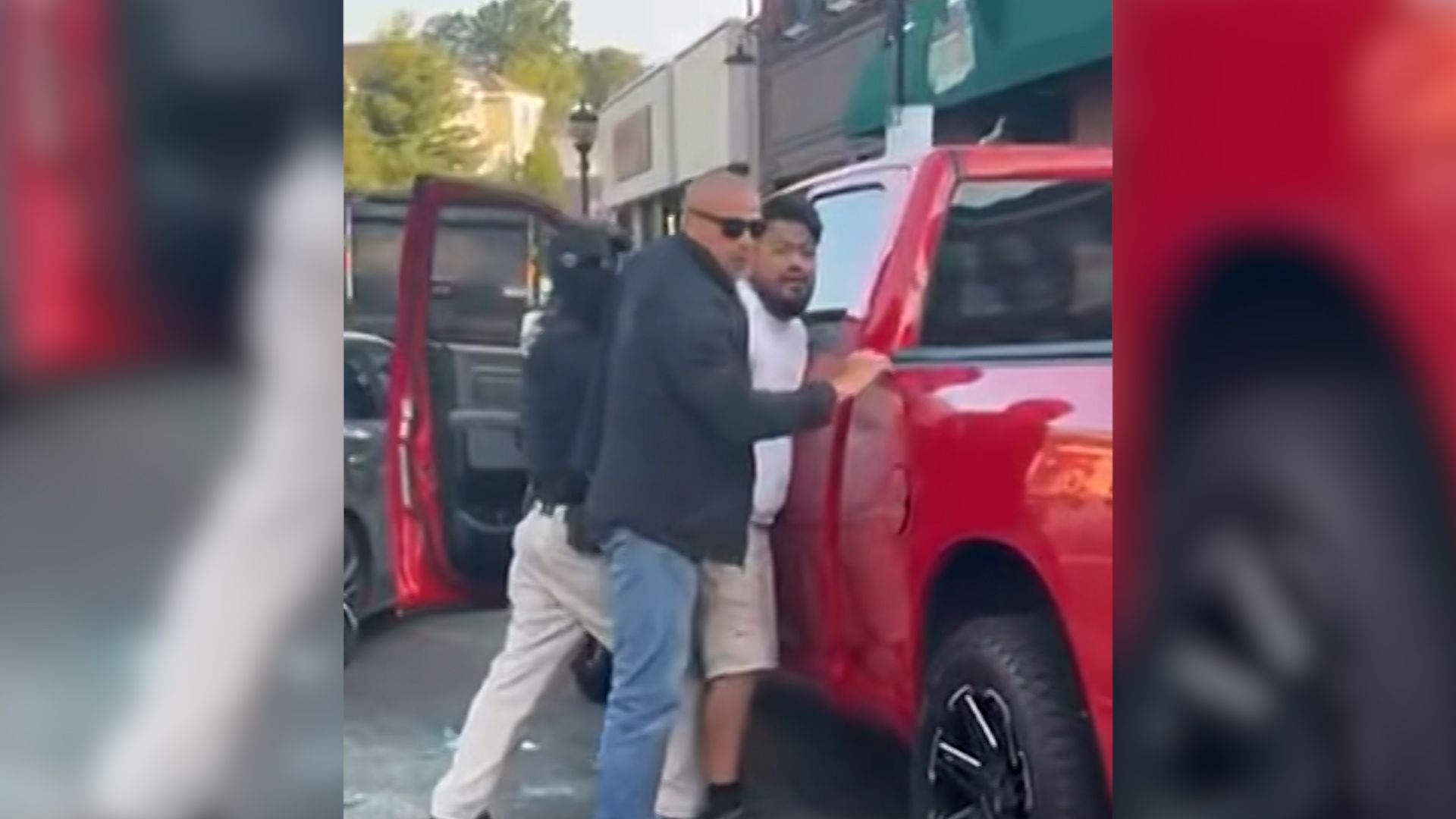 "Los tratan como si fueran basura", dice hija de uno de los dos inmigrantes mexicanos arrestados en Connecticut