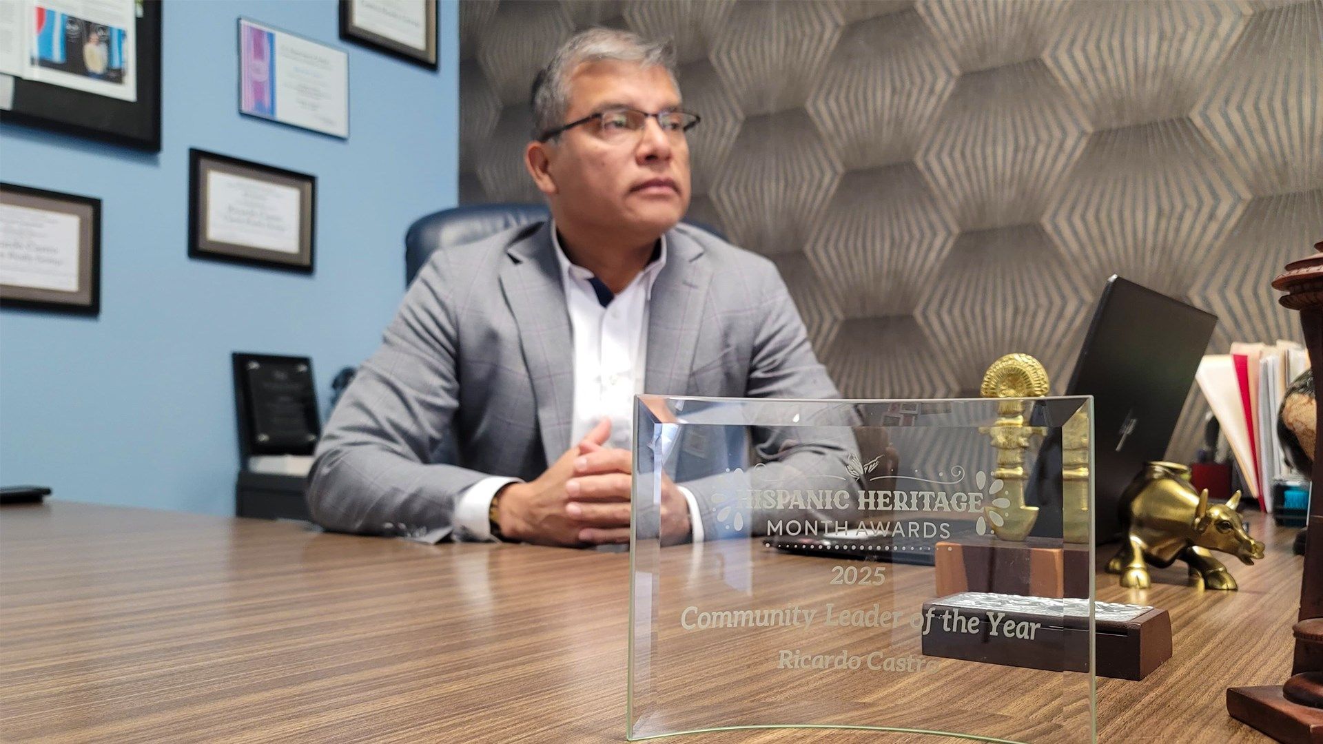 Ricardo Castro recibe reconocimiento de Líder Comunitario del Año